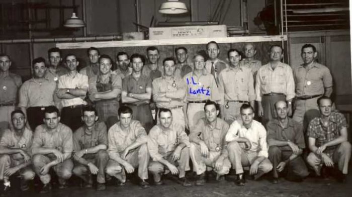 photo of workers at Gulf Ordnance Plant